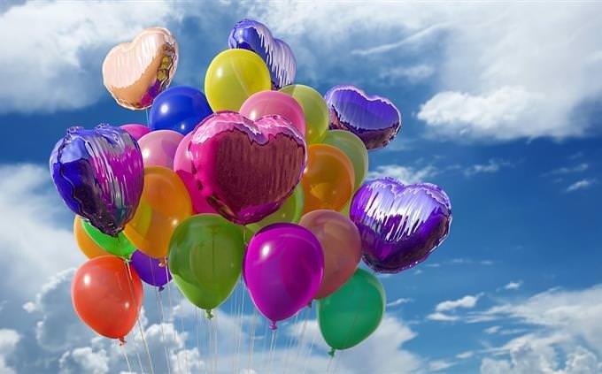 Teste de memória com fotos de rua: balões flutuando no céu