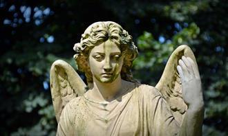 Teste da fonte da alma: uma estátua de anjo