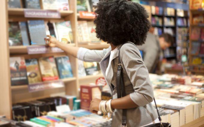 Você é uma pessoa previsível: uma mulher em uma livraria