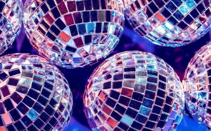 Teste de conhecimentos gerais com tempo limitado: bolas de discoteca