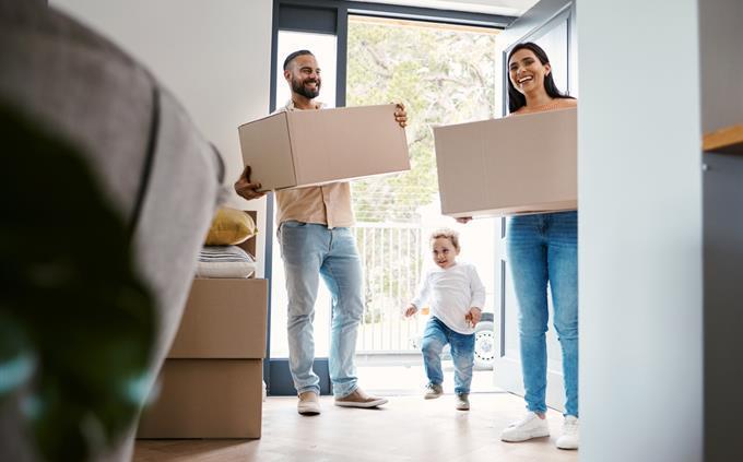 Teste de presente em família: a família move um apartamento