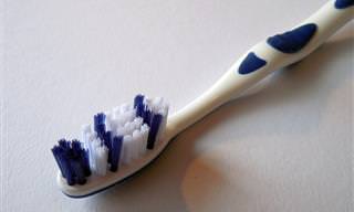 Por Que Você Deve Trocar a Sua Escova de Dentes