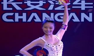 Além de bailarina, esta chinesa é mágica!